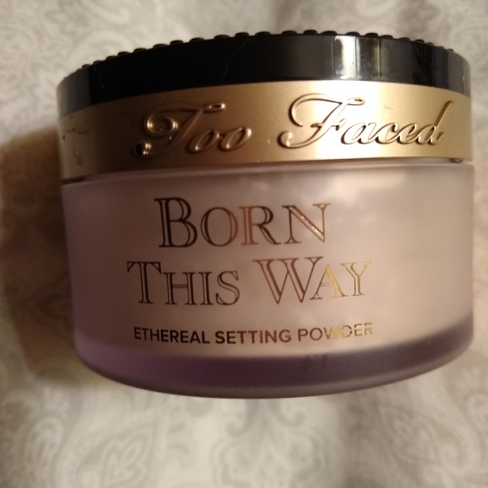 Too faced born this way settling powder
